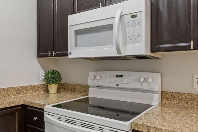 1050 STARKEY RD 207, Largo, FL 33771