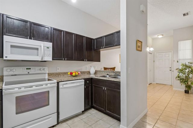 1050 STARKEY RD 207, Largo, FL 33771