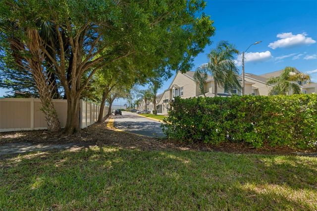 1050 STARKEY RD 207, Largo, FL 33771