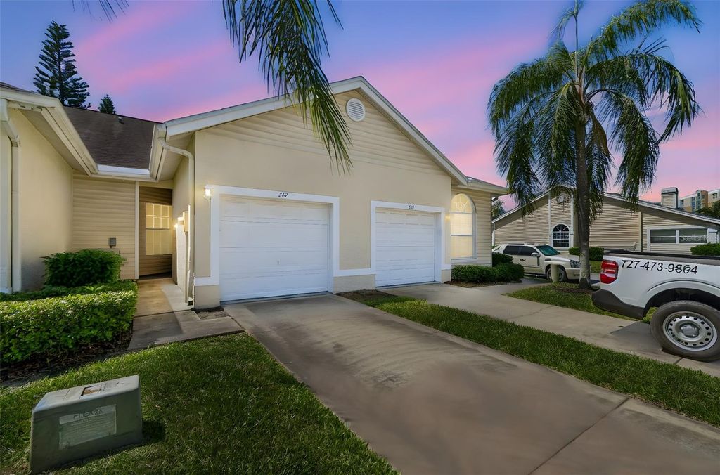 1050 STARKEY RD 207, Largo, FL 33771