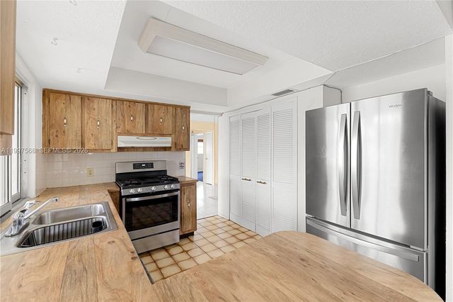 11500 NW 42nd St, Sunrise, FL 33323