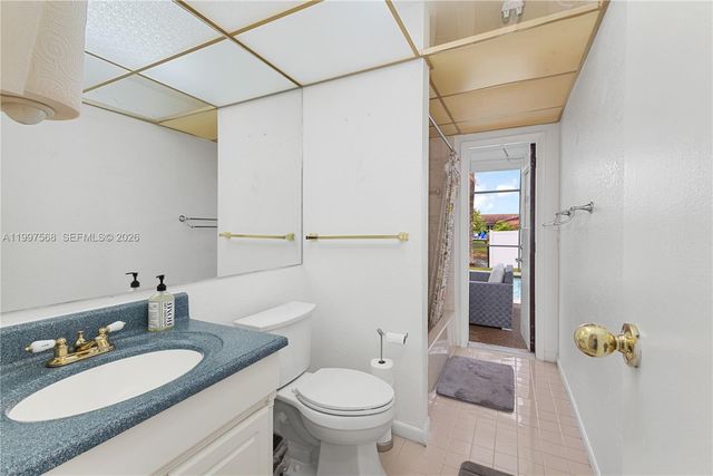 11500 NW 42nd St, Sunrise, FL 33323