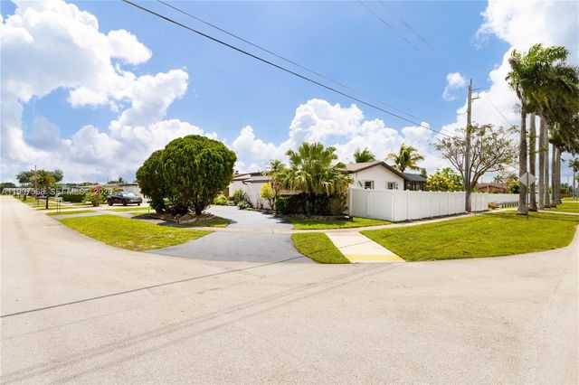 11500 NW 42nd St, Sunrise, FL 33323