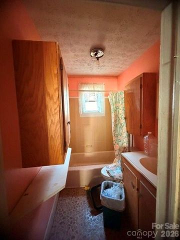 1081 Ashworth Road, Marion, NC 28752