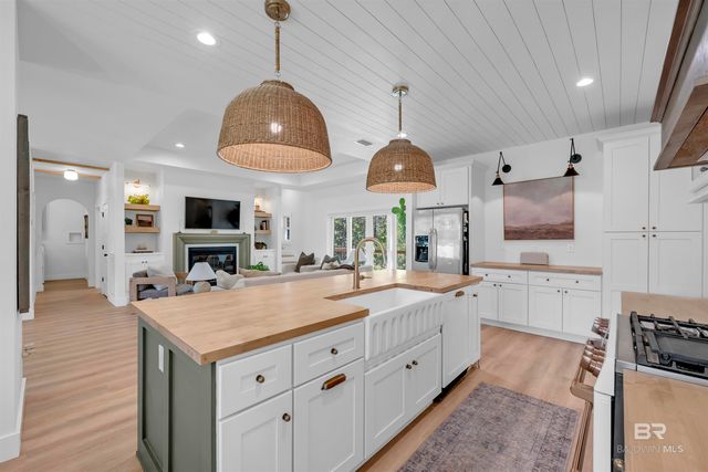 19058 James Road, Gulf Shores, AL 36542