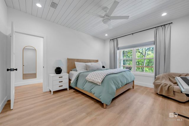 19058 James Road, Gulf Shores, AL 36542