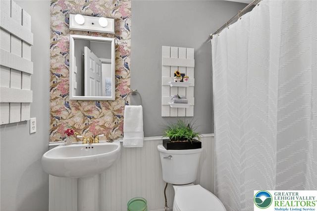 1701 Minesite Road, Lower Macungie Twp, PA 18103