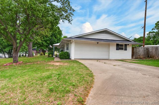 926 Sandstone Drive, Bartlesville, OK 74006
