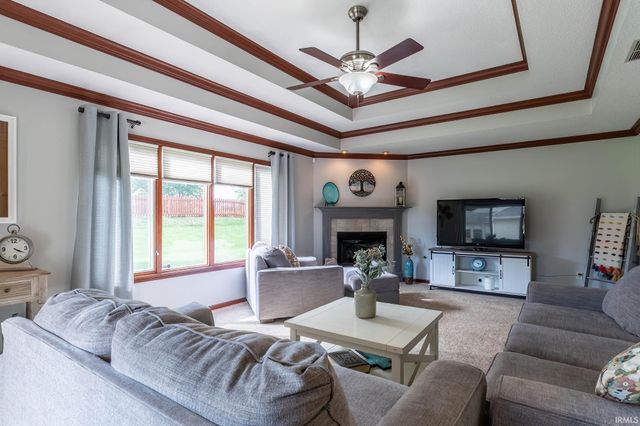 17505 Juniper Lane, Leo, IN 46765