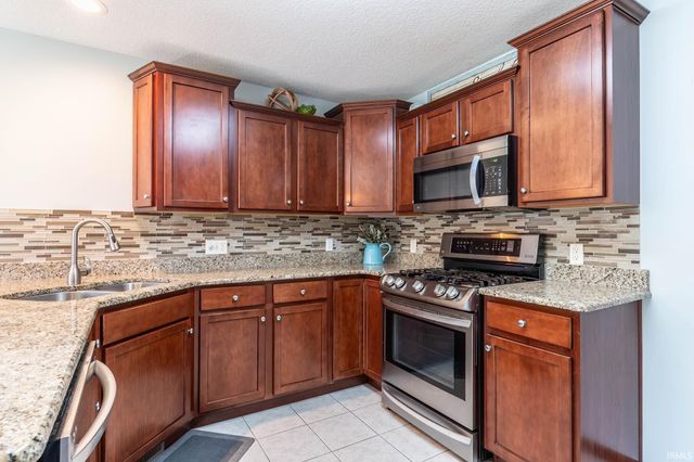 17505 Juniper Lane, Leo, IN 46765