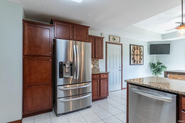 17505 Juniper Lane, Leo, IN 46765