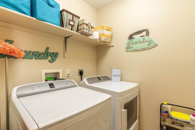 17505 Juniper Lane, Leo, IN 46765