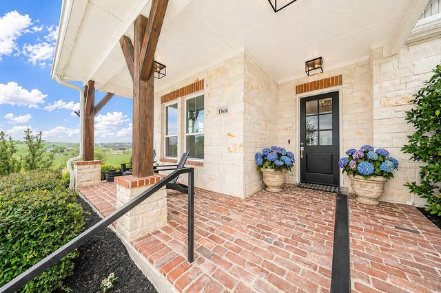 13616 Walsh Avenue, Fort Worth, TX 76008
