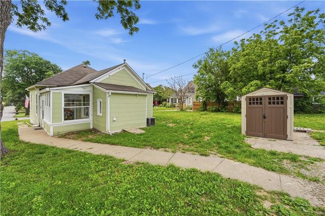 1328 Spruce Street, Leavenworth, KS 66048