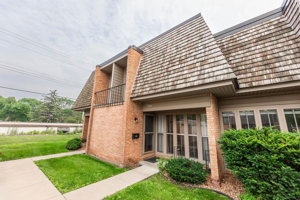 6371 Barrie Road, Edina, MN 55435