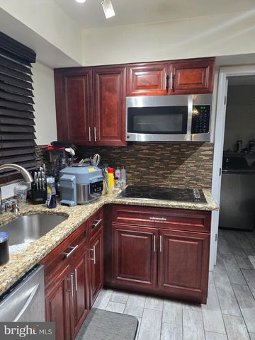 9 HORNBLENDE LN, Willingboro, NJ 08046