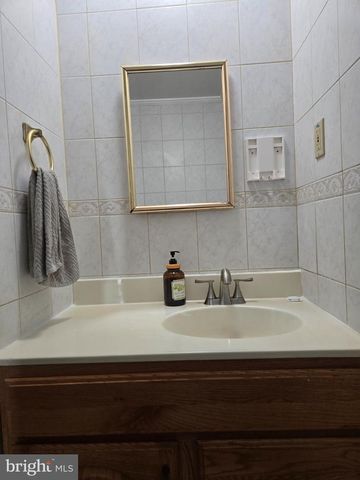 9 HORNBLENDE LN, Willingboro, NJ 08046