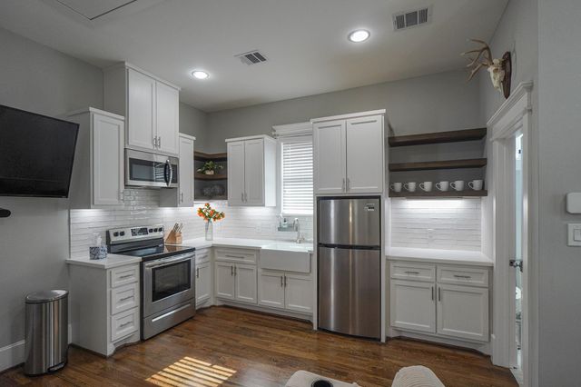 835 E 27th Street A, Houston, TX 77009