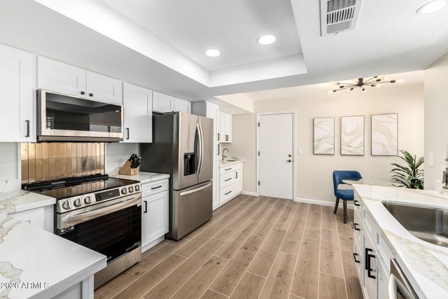 9424 W MCRAE Way, Peoria, AZ 85382