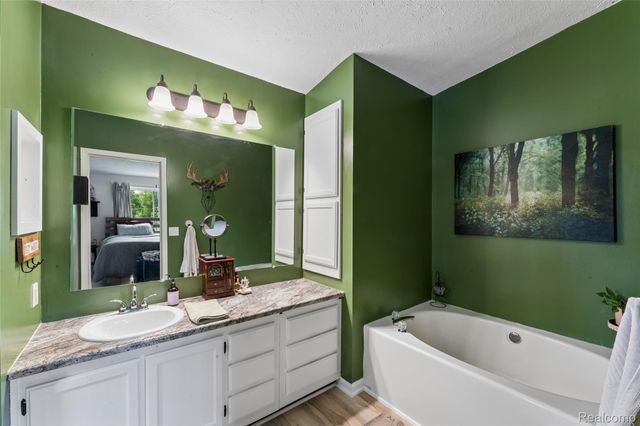 1336 W Hurd Road, Vienna Charter Township, MI 48420