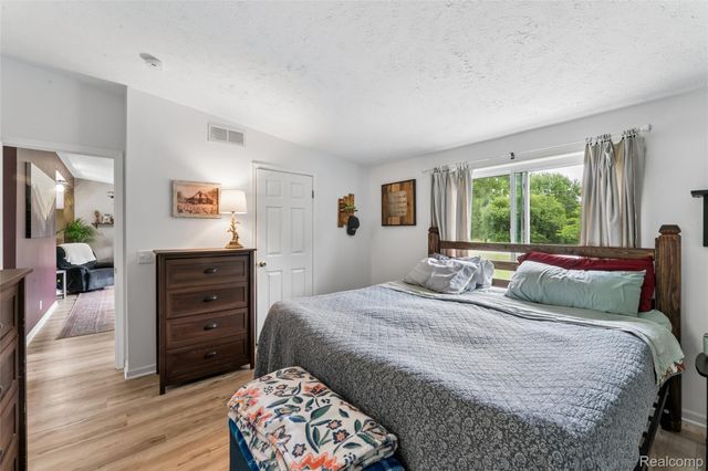 1336 W Hurd Road, Vienna Charter Township, MI 48420