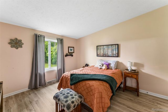 1336 W Hurd Road, Vienna Charter Township, MI 48420