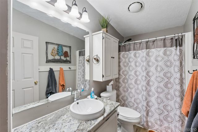 1336 W Hurd Road, Vienna Charter Township, MI 48420