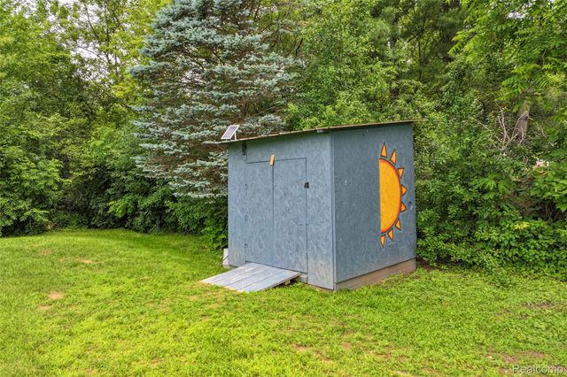 1336 W Hurd Road, Vienna Charter Township, MI 48420