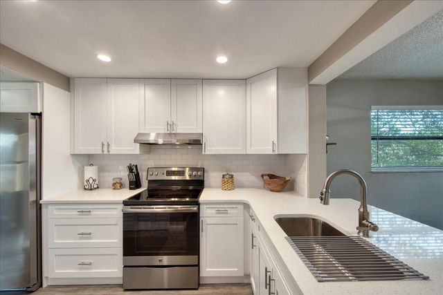 1324 PASADENA AVENUE S 201, South Pasadena, FL 33707