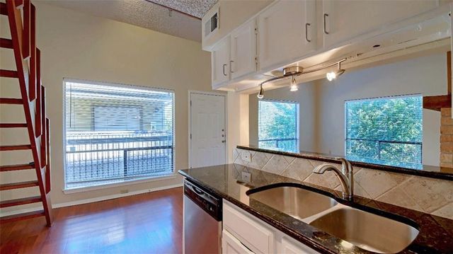 908 Poplar ST 203, Austin, TX 78705