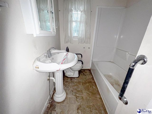 2005 McNeil Dr, Florence, SC 29501