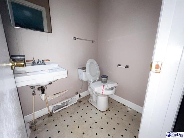 2005 McNeil Dr, Florence, SC 29501