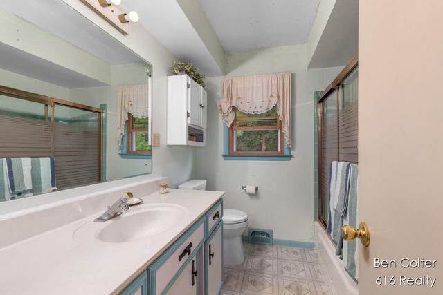 2713 Madelyn Drive, Wyoming, MI 49509