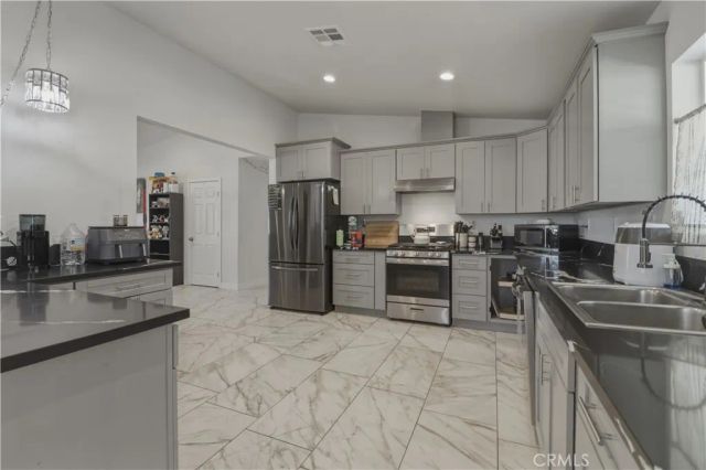 15688 Winnebago, Apple Valley, CA 92307