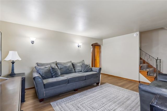 422 Mifflin St, West Mifflin, PA 15122