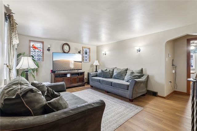 422 Mifflin St, West Mifflin, PA 15122