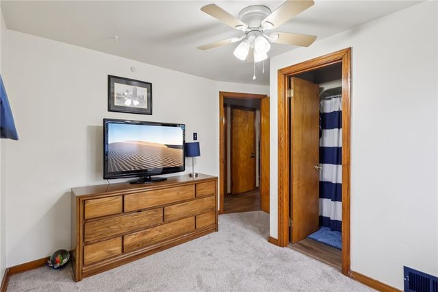 422 Mifflin St, West Mifflin, PA 15122