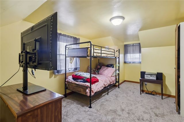 422 Mifflin St, West Mifflin, PA 15122