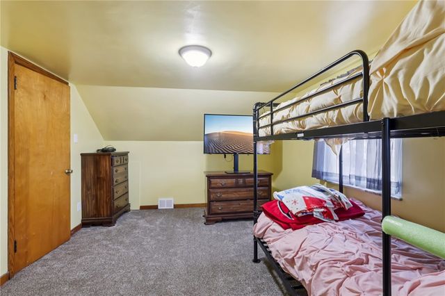 422 Mifflin St, West Mifflin, PA 15122