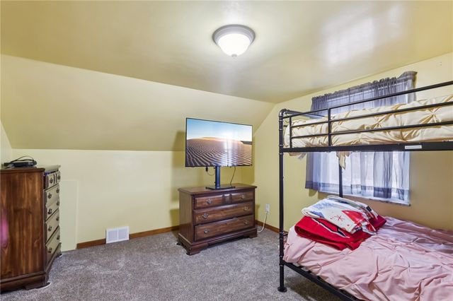 422 Mifflin St, West Mifflin, PA 15122