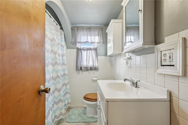 422 Mifflin St, West Mifflin, PA 15122