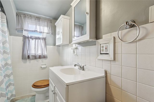 422 Mifflin St, West Mifflin, PA 15122