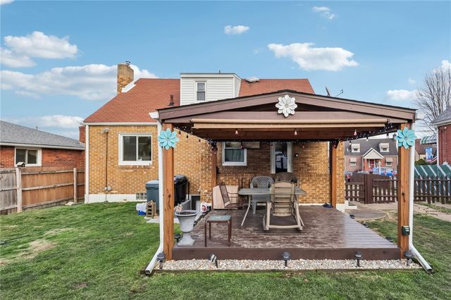 422 Mifflin St, West Mifflin, PA 15122