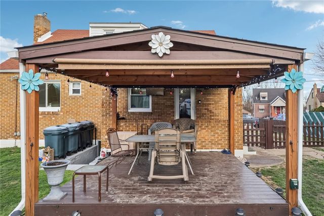 422 Mifflin St, West Mifflin, PA 15122