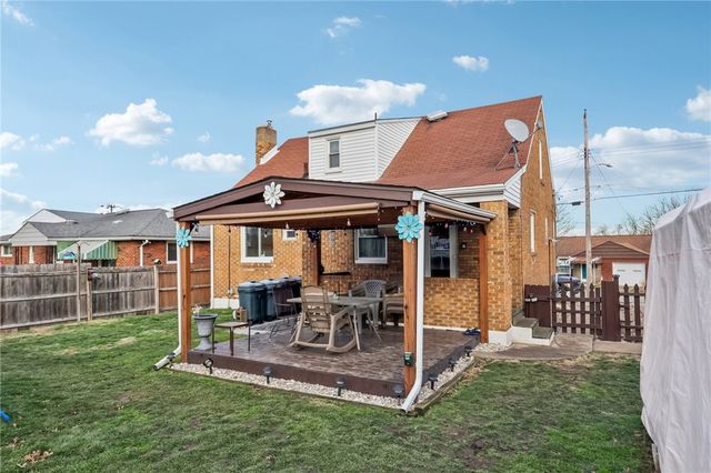 422 Mifflin St, West Mifflin, PA 15122