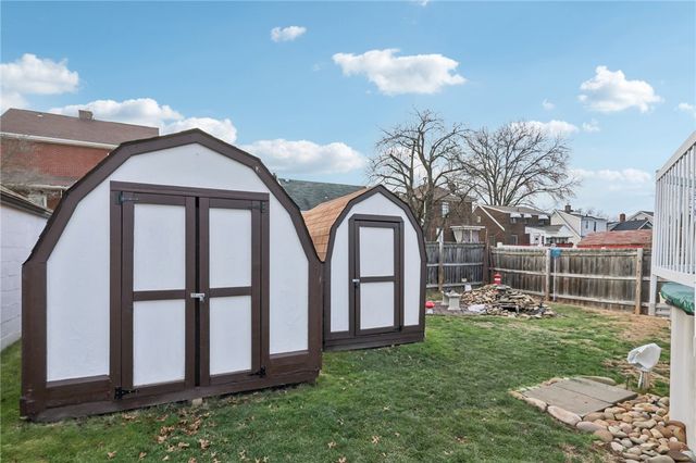 422 Mifflin St, West Mifflin, PA 15122