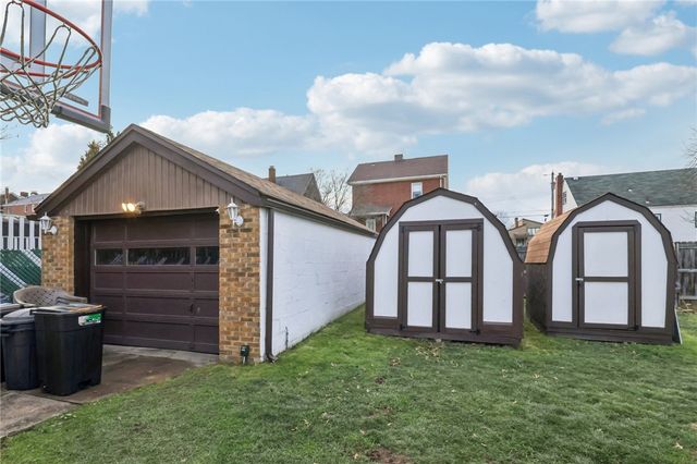 422 Mifflin St, West Mifflin, PA 15122