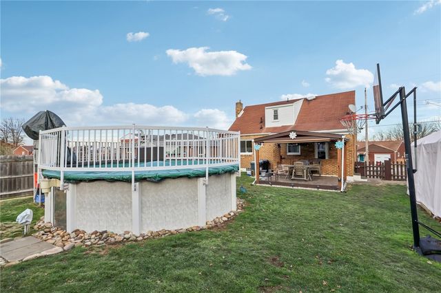 422 Mifflin St, West Mifflin, PA 15122