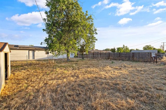 8728 E Khan Street, Selma, CA 93662