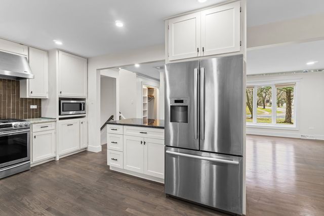 18W089 Claremont Drive, Darien, IL 60561